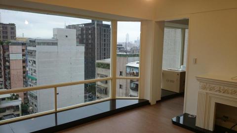 陳麒豔 - 原先採光不佳客廳.改造後通風採光官警全面改善
