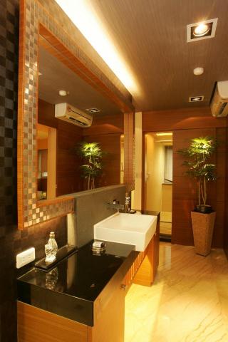 陳麒豔 - 電視牆後方另種使用方式.也加大浴室使用空間.讓日常家居有五星級感受.