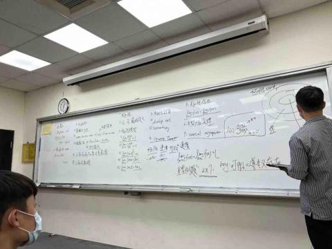 傅瑋澤 - 微積分研習講師