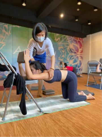 愛琳娜瑜珈 - 正位瑜伽：從基礎紮根開始練習