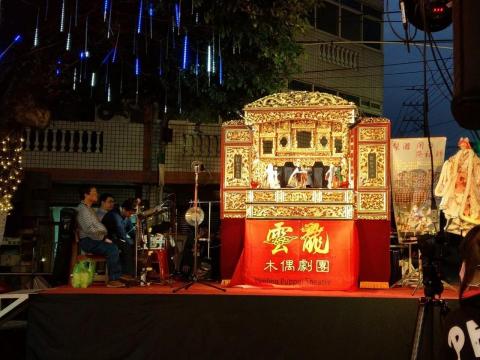 雲龍木偶劇團 - 傳統彩樓舞台