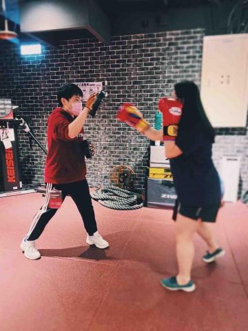 私人女教練-炸雞 - 