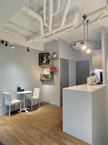 Daniel - 二樓休息空間（書本都可以自由做拿取）