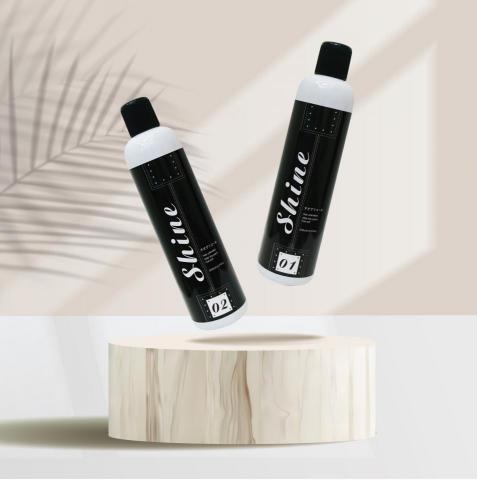 邱于庭(小羽) - #包裝設計#
燙髮的原理就是先破壞原本頭髮組成的鏈鍵，再重新還原排列組成新的鏈鍵。

秀髮主要由角蛋白組成，第一層的圓點是角蛋白，也像是釘子一樣，將整個全部鏈鍵結構固定住，讓秀髮定型
；第二層的虛線為一開始被切斷的鏈鍵；最外層的實線為重新組成的鏈鍵，底色採用秀髮的顏色-黑色。