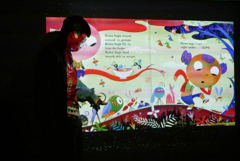 Joe老師 - 課程會以大量童書來跟小朋友分享故事，發揮小朋友的想像力、創造力！