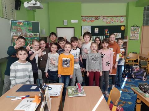 Sunny Huang - 擔任國際志工期間教授英文，學生超過2,000人