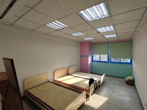 松金油漆 - 門窗跟牆壁調色