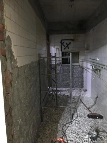 軍睿專業拆除工程 - 牆壁瓷磚踢皮