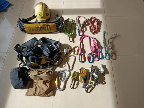 新立外牆繩索工程 - 專業的垂降裝備1