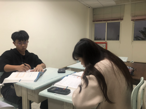 Kelly 英文家教 雅思8.0 - 一對一數學及化學家教輔導