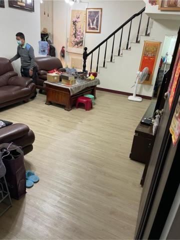 富築室內設計 地板/壁紙/窗簾 - 水上 塑膠地板施工