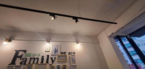 大舜水電工程 - 安裝軌道燈具 大舜水電工程 - 安裝軌道燈具