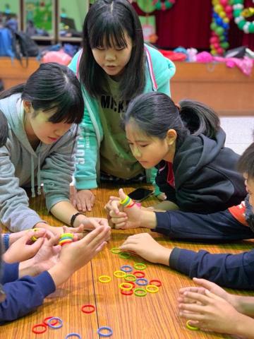 朱凡榛 - 帶領國小孩童玩桌遊