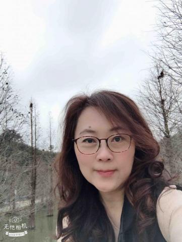 提供國標舞女老師服務的專家江老師數學私塾