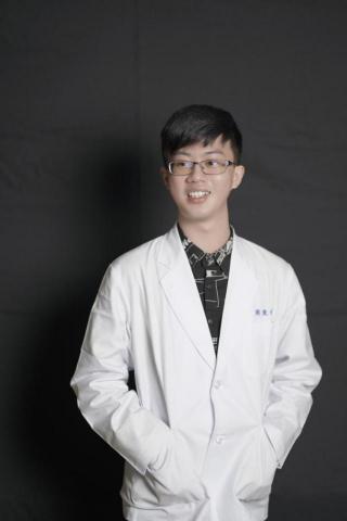 提供北投高中服務的專家周俊佑