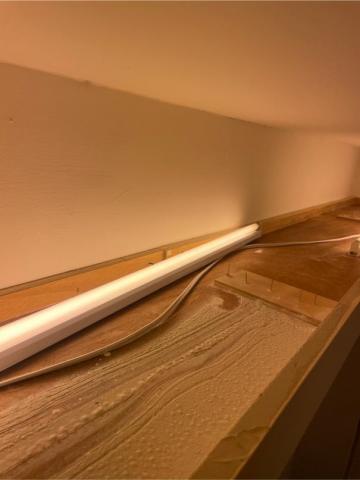 新竹阿得清潔 - 探索21的天花板溝槽清潔中