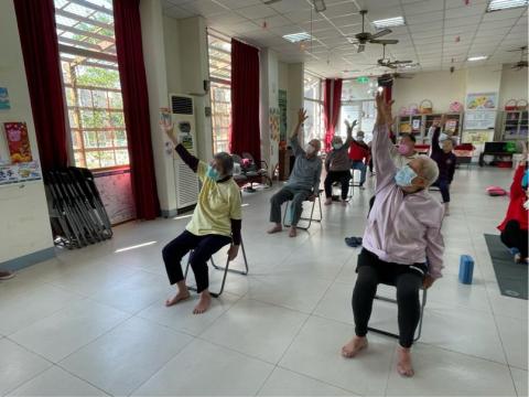 昕云（身心靈平衡） - 樂齡長者的瑜珈伸展