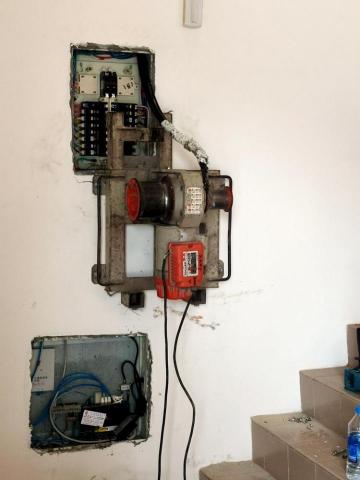 恆興水電工程行 - 出動超級拉線機 恆興水電工程行 - 出動超級拉線機