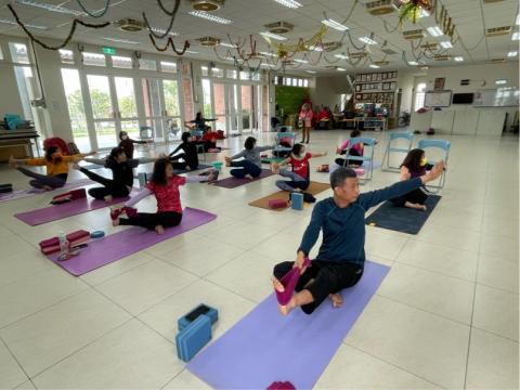 昕云（身心靈平衡） - 瑜珈伸展（拉伸退後側