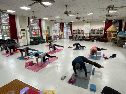 昕云（身心靈平衡） - 湖口波羅村集會所（此為肌耐力和核心的訓練）