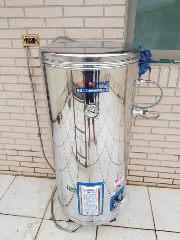 嘉福宅修、居家翻修、衛浴翻修 - 假日加班給客戶冷冷的天，有熱水可以洗澡。