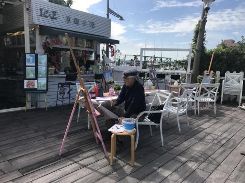 自助畫室Show233 - 二館位於漁人碼頭內  戶外畫畫可觀海夕陽
雨天可以坐室內玻璃屋