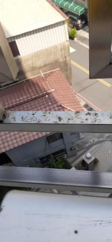 馨云居家清潔 - 上面清潔前滿滿的鐵鏽，下面清潔後閃亮如新