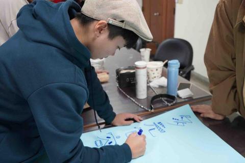 提供高中公民服務的專家陳品瑜