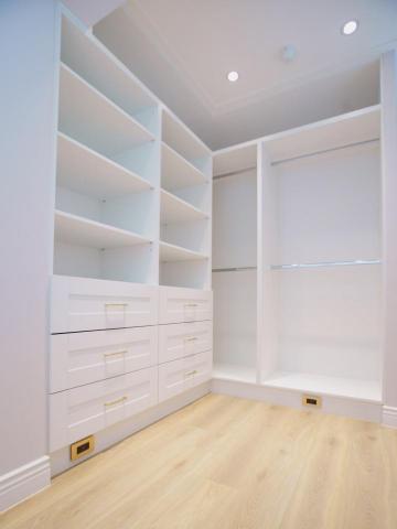 戴友倫 - 潔白純淨的開放衣櫃
女主人最愛的地方