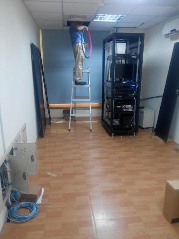 秦定謙 - 公司機房