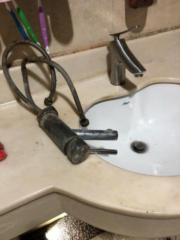 易遠水電 - 面盆龍頭更換