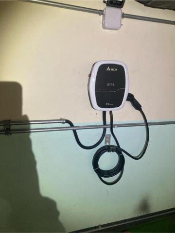 俊霆家庭宅修 - 客戶停車場安裝汽車充電器