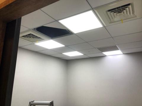 易遠水電 - 輕鋼架平板燈安裝