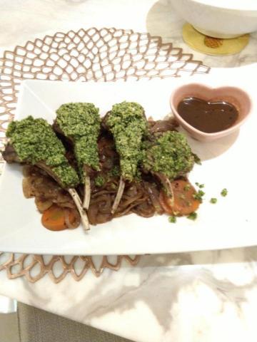 Sophie廚坊 - 法式巴西里香料羊小排佐紅酒醬