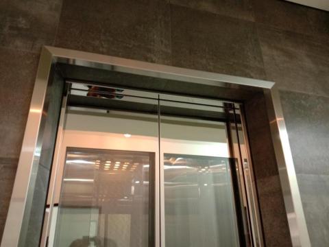 凡蓉精品藝術修護美容/居家店面裝璜瑕疵舊翻新/傢俱皮件精品美 - 新豪宅電梯不銹鋼玻璃清潔,買賣前後長期維護整潔 凡蓉精品藝術修護美容/居家店面裝璜瑕疵舊翻新/傢俱皮件精品美 - 新豪宅電梯不銹鋼玻璃清潔,買賣前後長期維護整潔