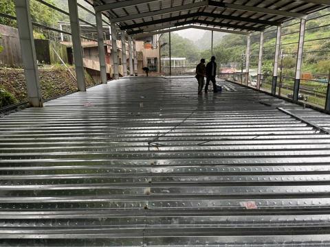 正發行 - 樓層板安裝