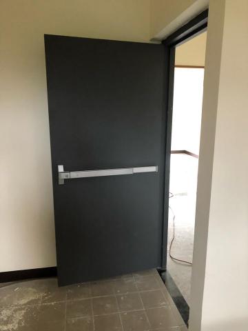 鉅霖鋼鋁工程行 - ➡️不銹鋼烤漆防火門安裝⬅️