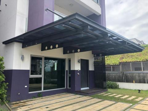 鉅霖鋼鋁工程行 - ➡️不銹鋼採光罩安裝+抗風拉桿安裝⬅️