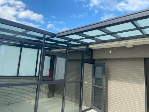 鉅霖鋼鋁工程行 - ➡️不銹鋼採光罩玻璃屋 氣密窗安裝 三合一通風門安裝⬅️