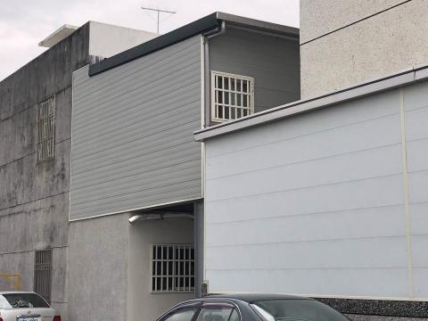 鉅霖鋼鋁工程行 - ➡️鋼骨結構安裝 橫式壁板安裝 ⬅️