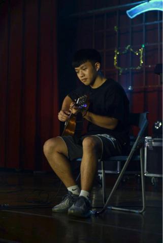 陳韋翔 - 高中表演