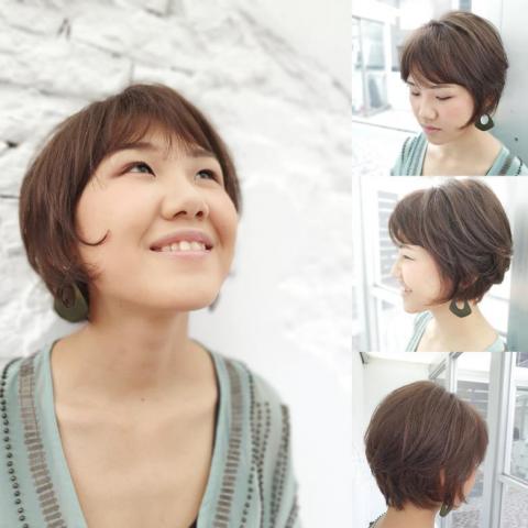 髮型師：Soma - 摩卡棕✖︎短髮

➡️➡️➡️在剪之前➡️➡️➡️，首先要考慮頭髮最重要的是位置和骨骼・

瀏海越長，越能營造臉小的效果，前髮的層次延著後腦修剪，更能呈現側面延伸到後面立體的感覺。


