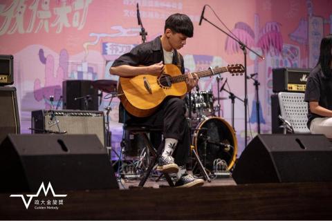 只要一堂課超級速成學彈唱！ 劉宗倫線上、實體吉他老師、 - 38屆政大金旋獎複賽