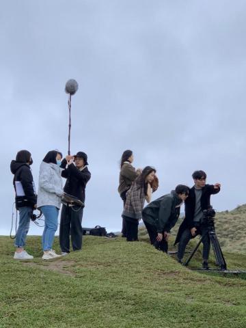 林宥辰 - 大二學製《下山》現場側拍照（劇組於擎天崗拍攝）
擔任職位：導演、編劇、剪輯