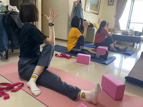 何心綾 - 到府瑜伽班