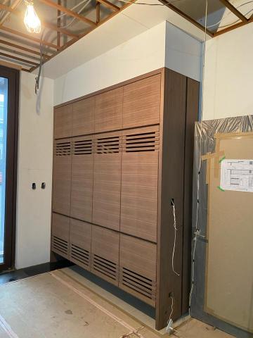 陳宇謙 - 木皮鞋櫃，格柵門片幫助通風又不失整體美感❤️