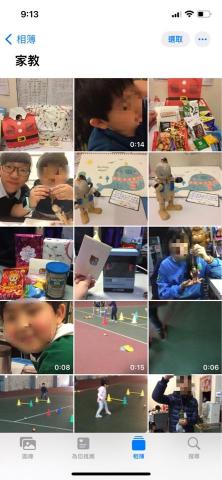 小雨老師 - 與家教學生玩聖誕交換禮物，學生們發揮他們的創意替我送的彈簧小木偶彩繪著。（這是疫情前的照片集