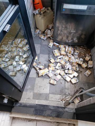 ✨乾淨寶寶個人工作室✨ - 連洗衣機底下全都是煙盒煙蒂?