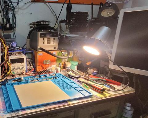 PCCAR電腦維修工作室 - 專業精密維修檢測拆焊設備.
