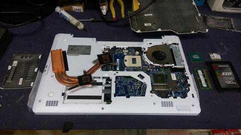 蘇家緯 - 客製化筆電